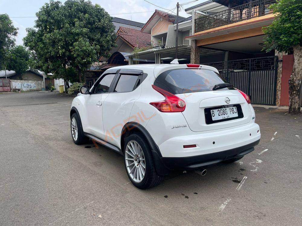 Mobil Nissan Juke 2013