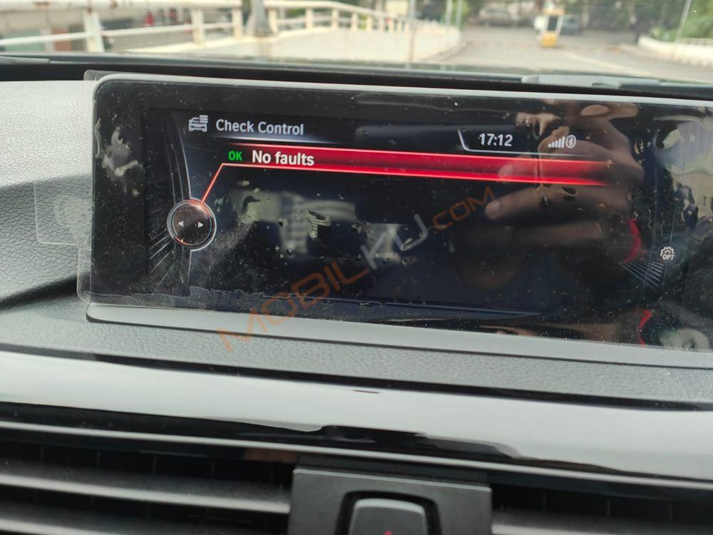 Mobil BMW 3 Series 2015