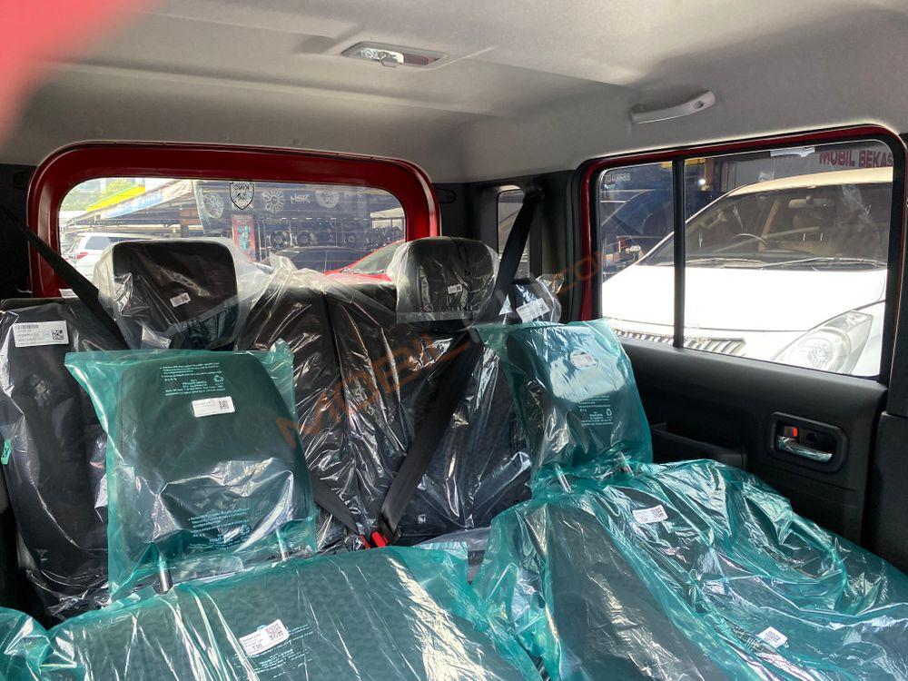 Mobil Suzuki Jimny 2023