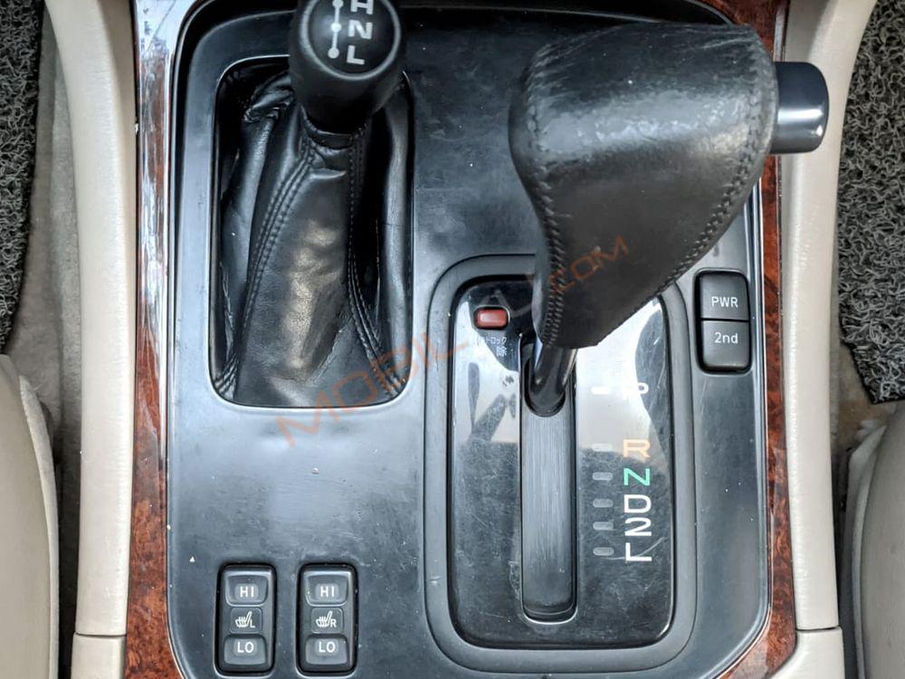 Mobil Toyota Land Cruiser 2000