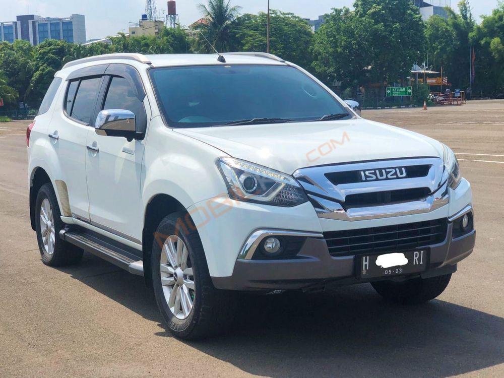 Mobil Isuzu MU-X 2017