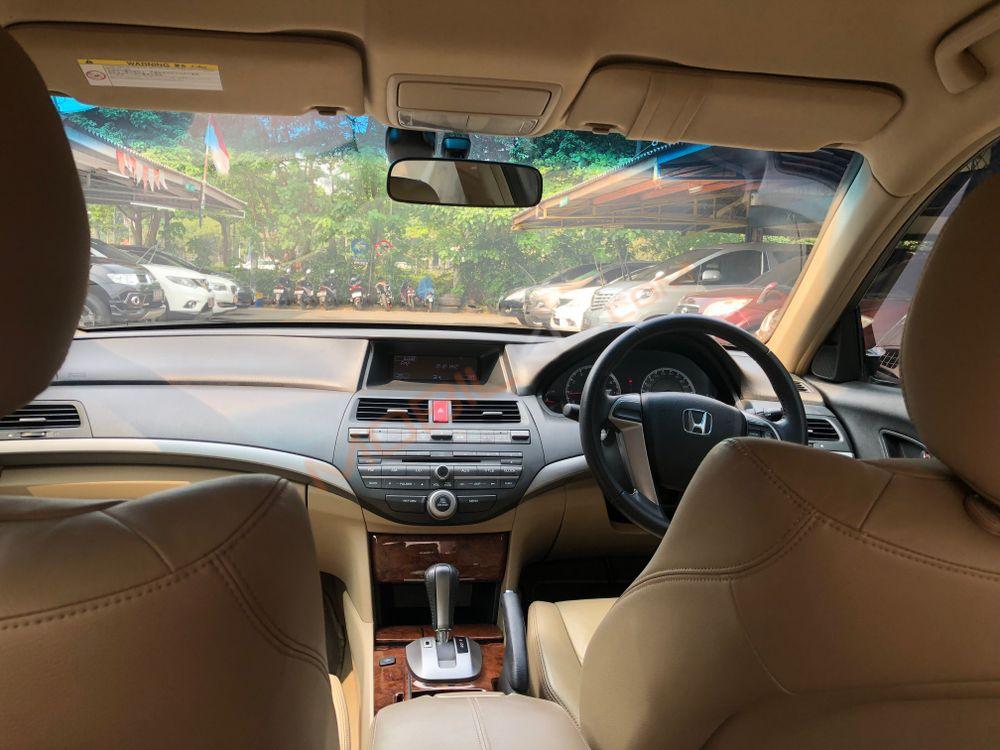 Mobil Honda Accord 2011