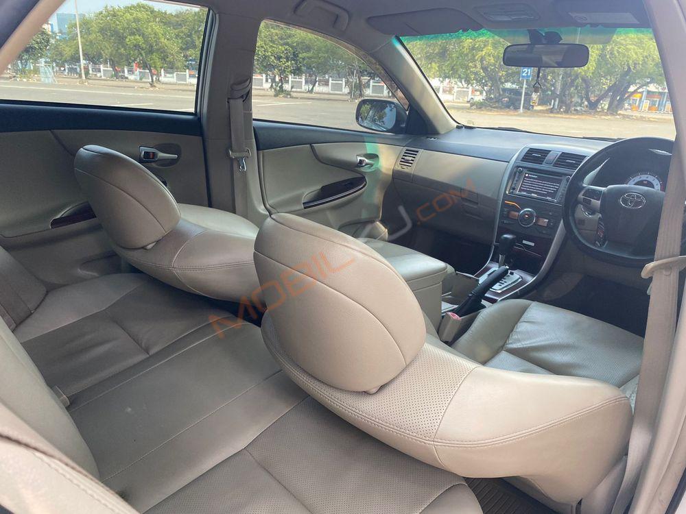 Mobil Toyota Corolla 2010