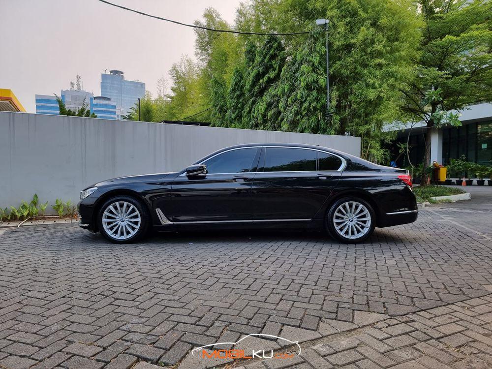 Mobil BMW 7 Series 2016