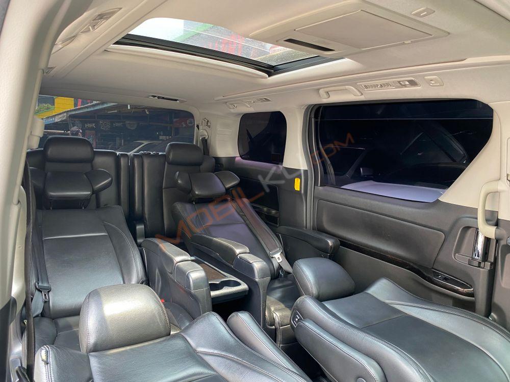 Mobil Toyota Vellfire 2014