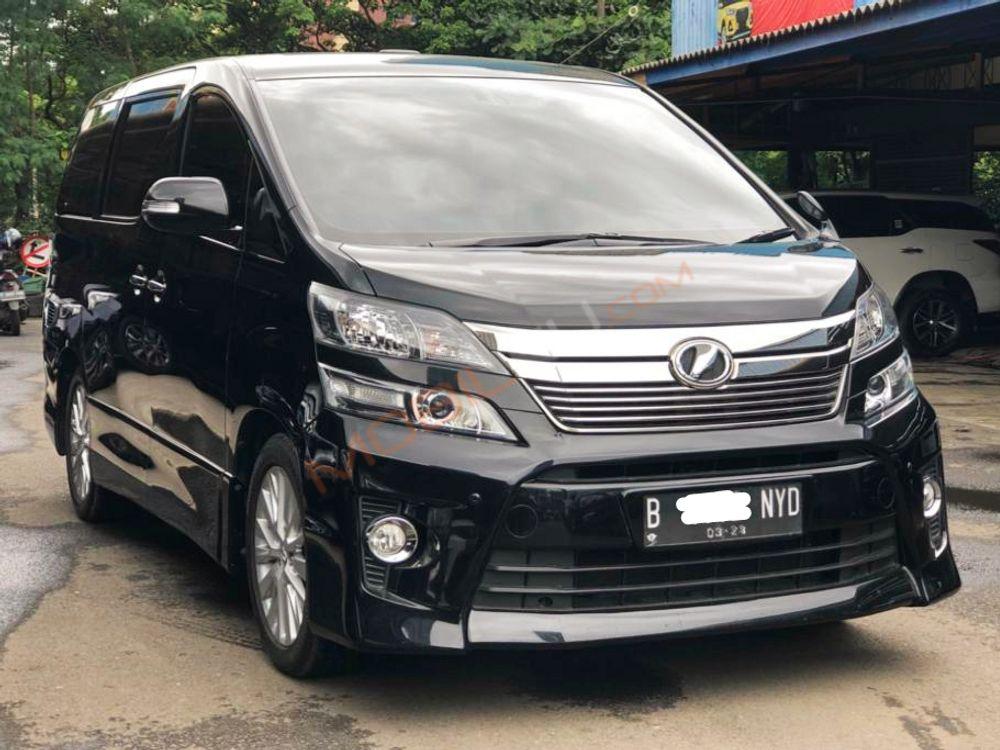 Mobil Toyota Vellfire 2014