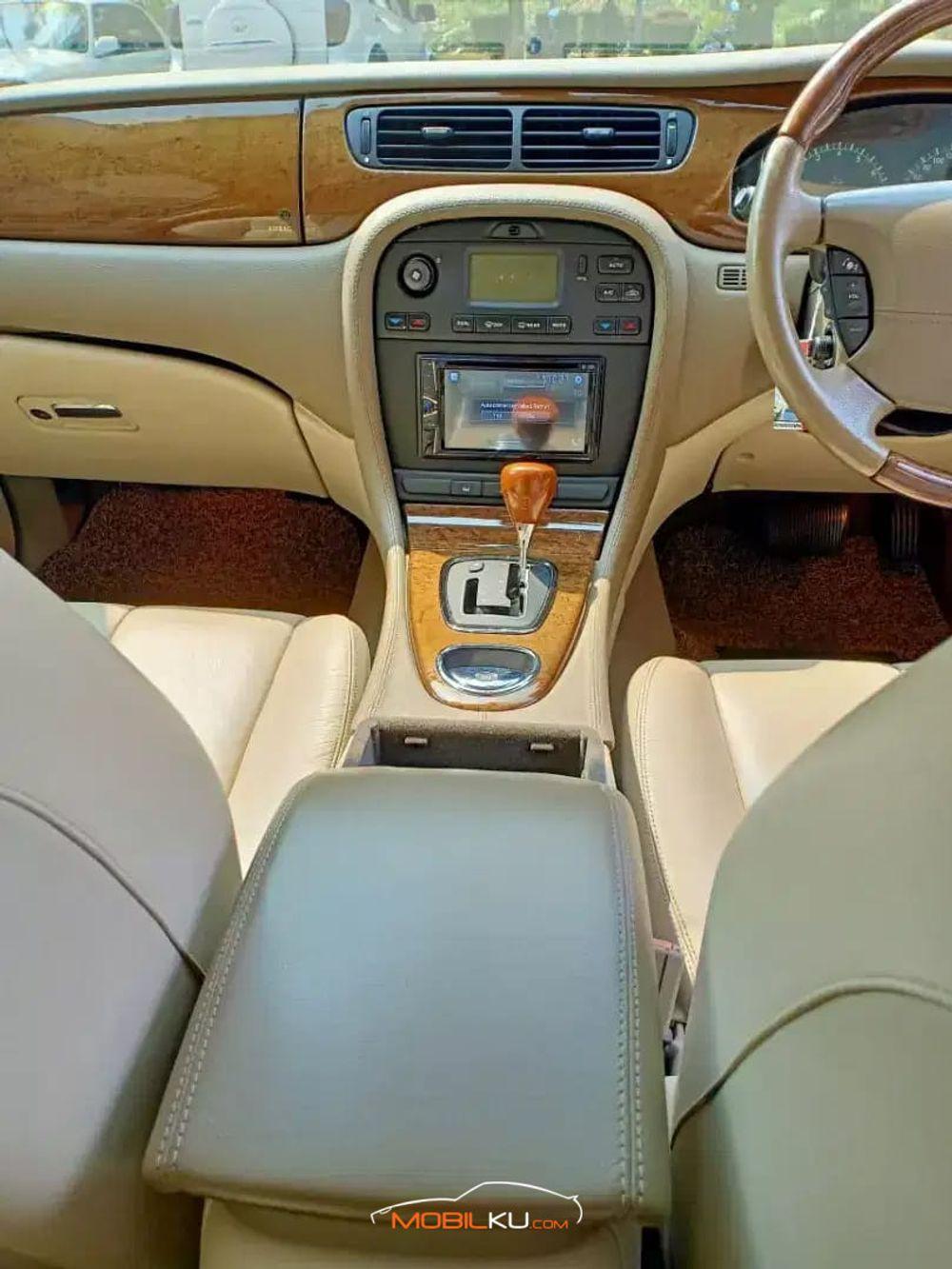 Mobil Jaguar S-Type 2003