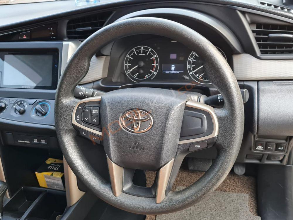 Mobil Toyota Kijang Innova 2017