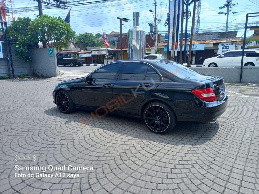 Mobil Mercedes-Benz C-Class 2012