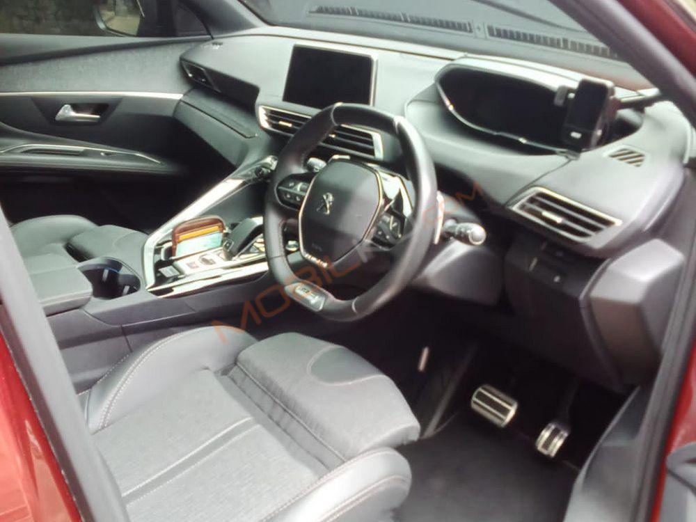 Mobil Peugeot 3008 2018