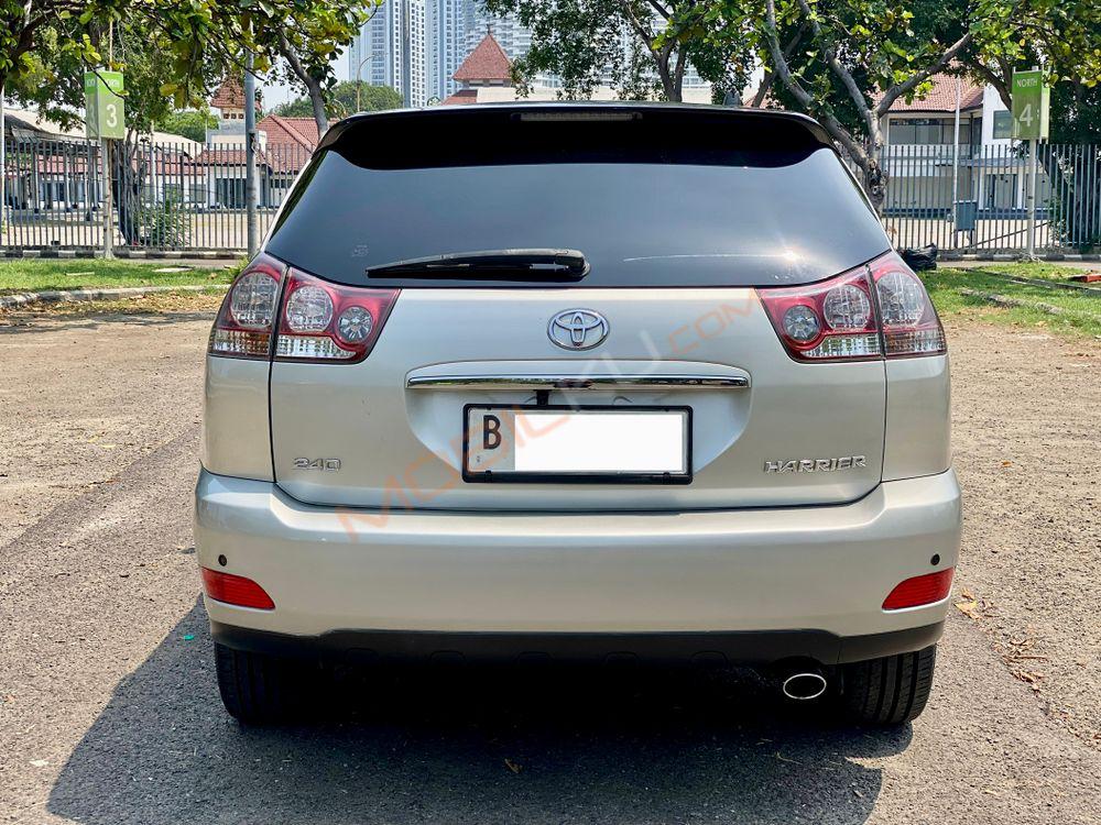 Mobil Toyota Harrier 2006