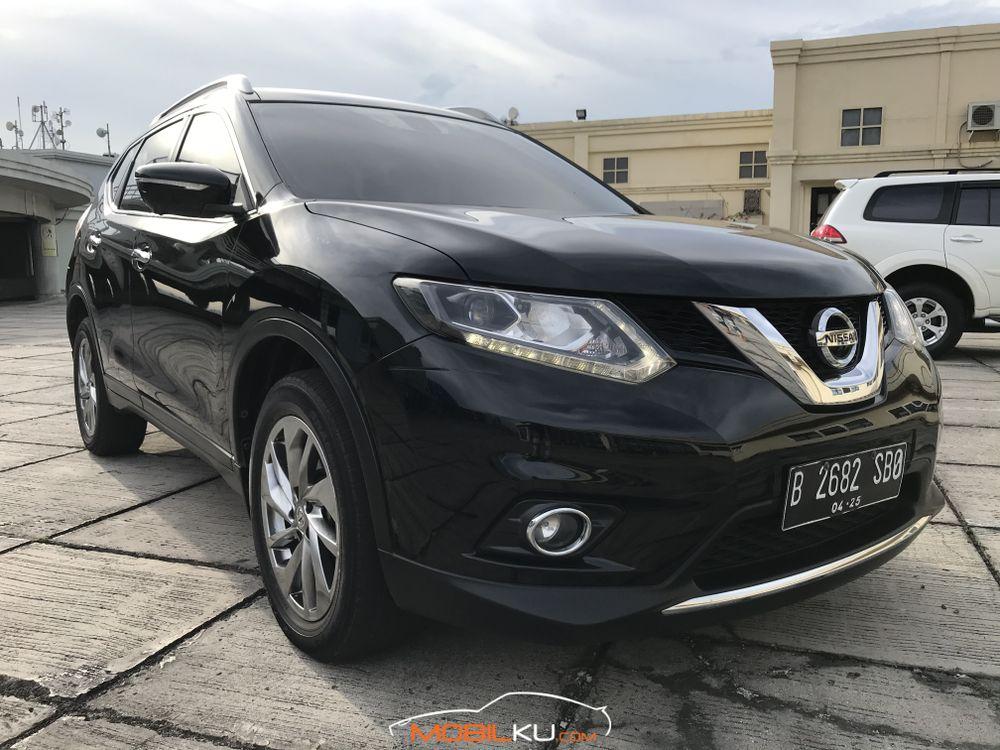Mobil Nissan X-Trail 2015
