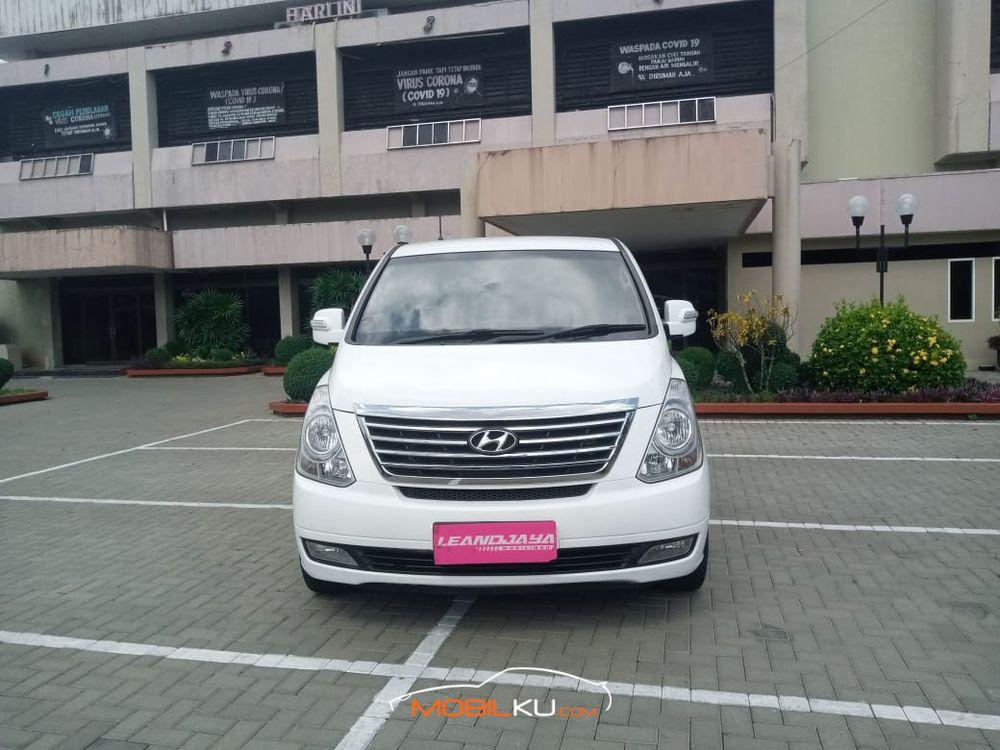 Mobil Hyundai H-1 2012