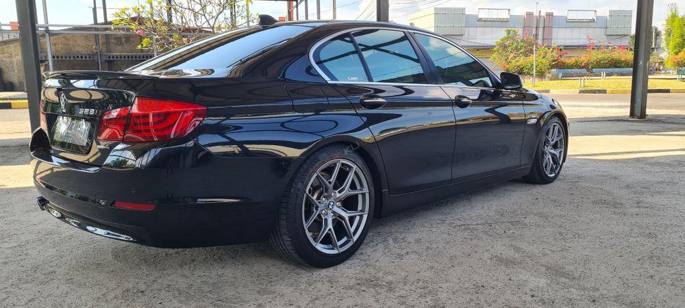 Mobil BMW 5 Series 2012