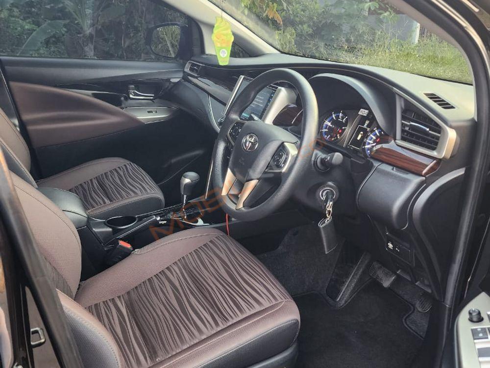 Mobil Toyota Kijang Innova 2022