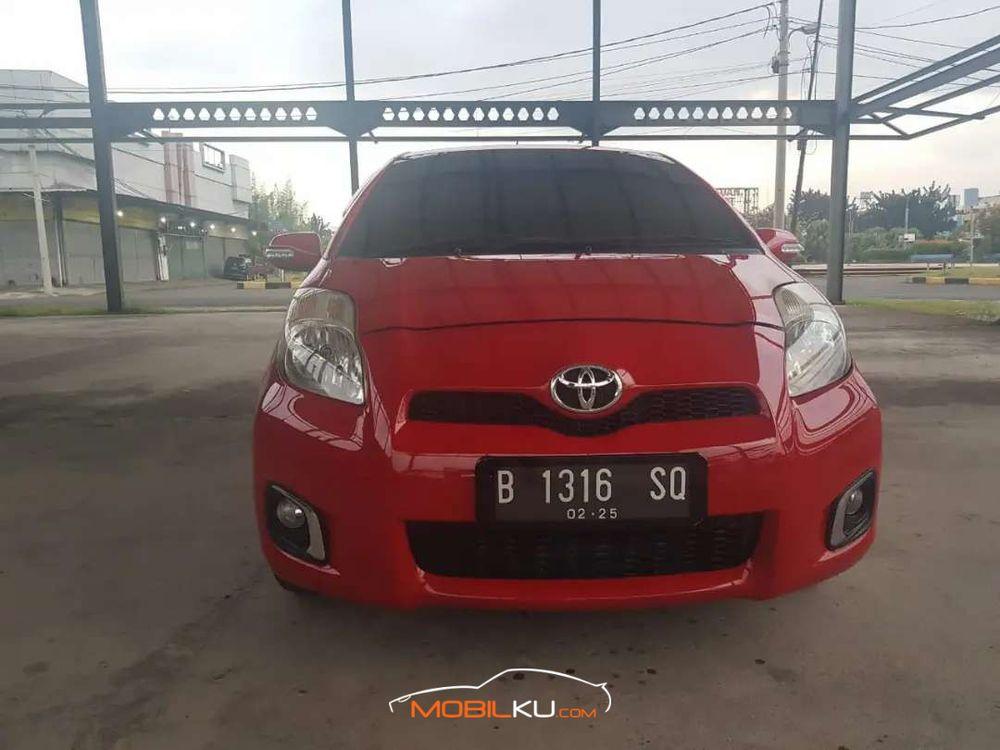 Mobil Toyota Yaris 2013