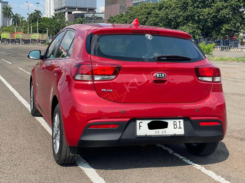 Mobil Kia Rio 2017