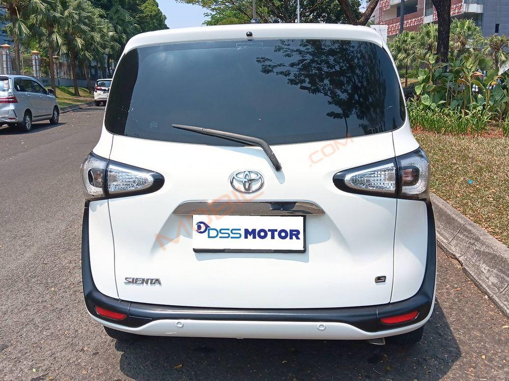 Mobil Toyota Sienta 2016