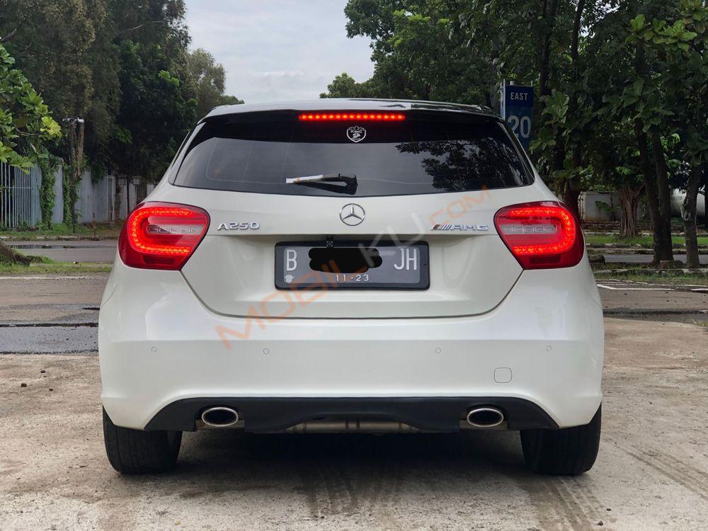 Mobil Mercedes-Benz A-Class 2013