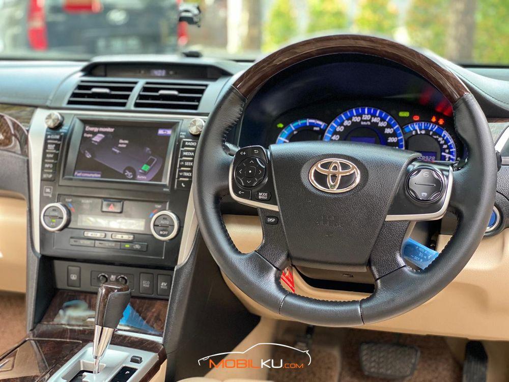 Mobil Toyota Camry 2012