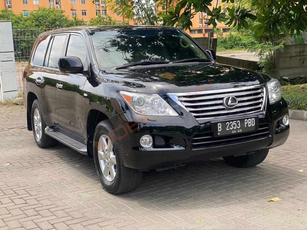 Mobil Lexus LX 2010