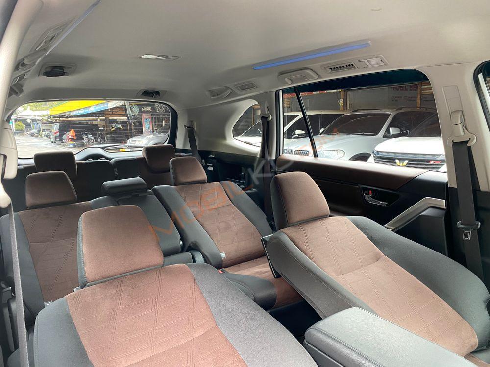 Mobil Toyota Kijang Innova Zenix 2023