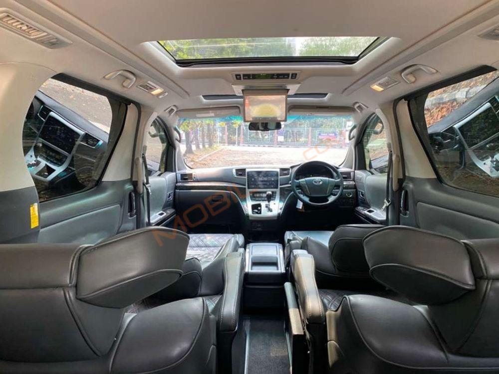 Mobil Toyota Vellfire 2013