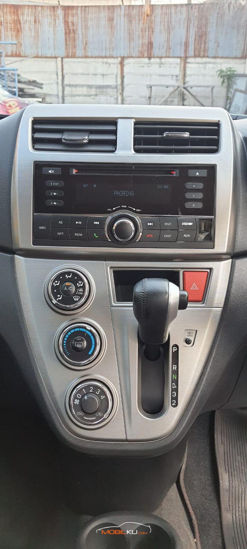 Mobil Daihatsu Sirion 2015