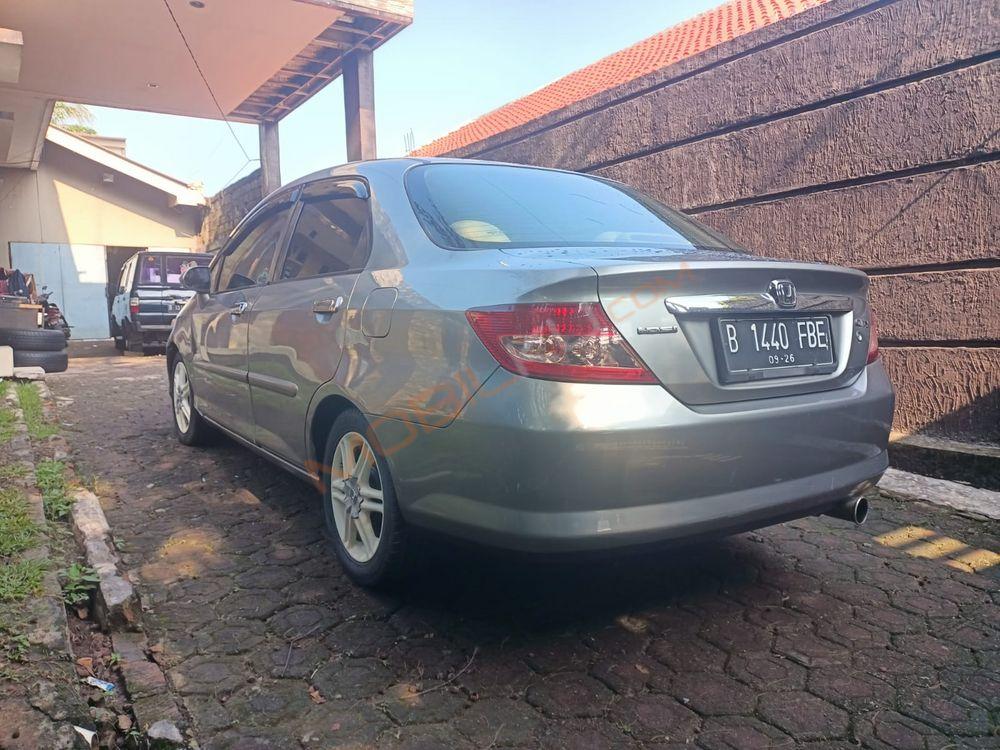 Mobil Honda City Sedan 2004