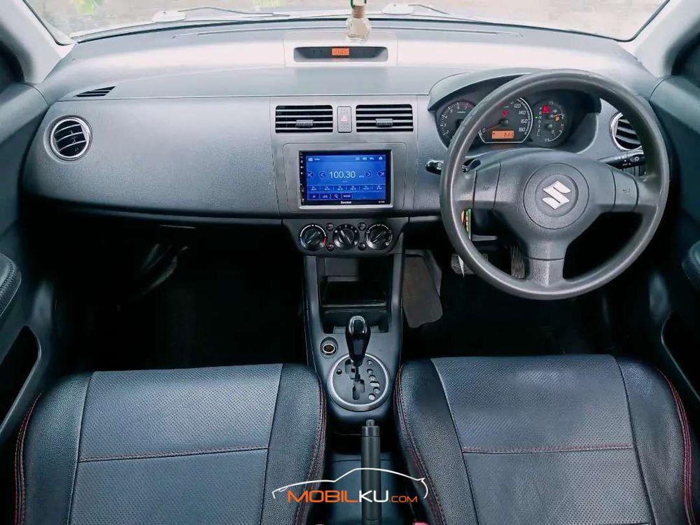 Mobil Suzuki Swift 2008