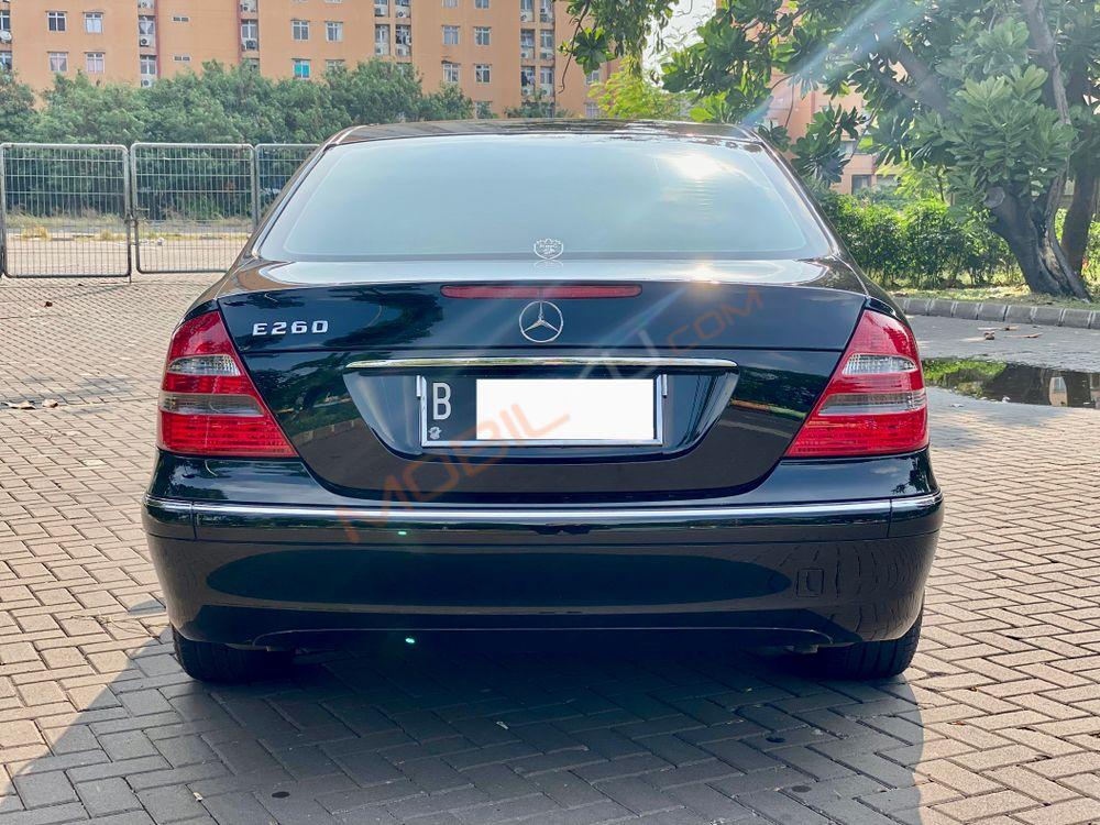 Mobil Mercedes-Benz E-Class 2004