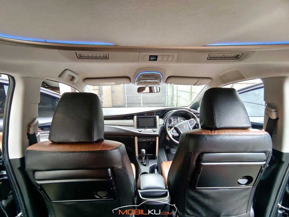 Mobil Toyota Kijang Innova 2016