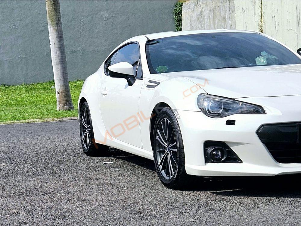 Mobil Subaru BRZ 2013