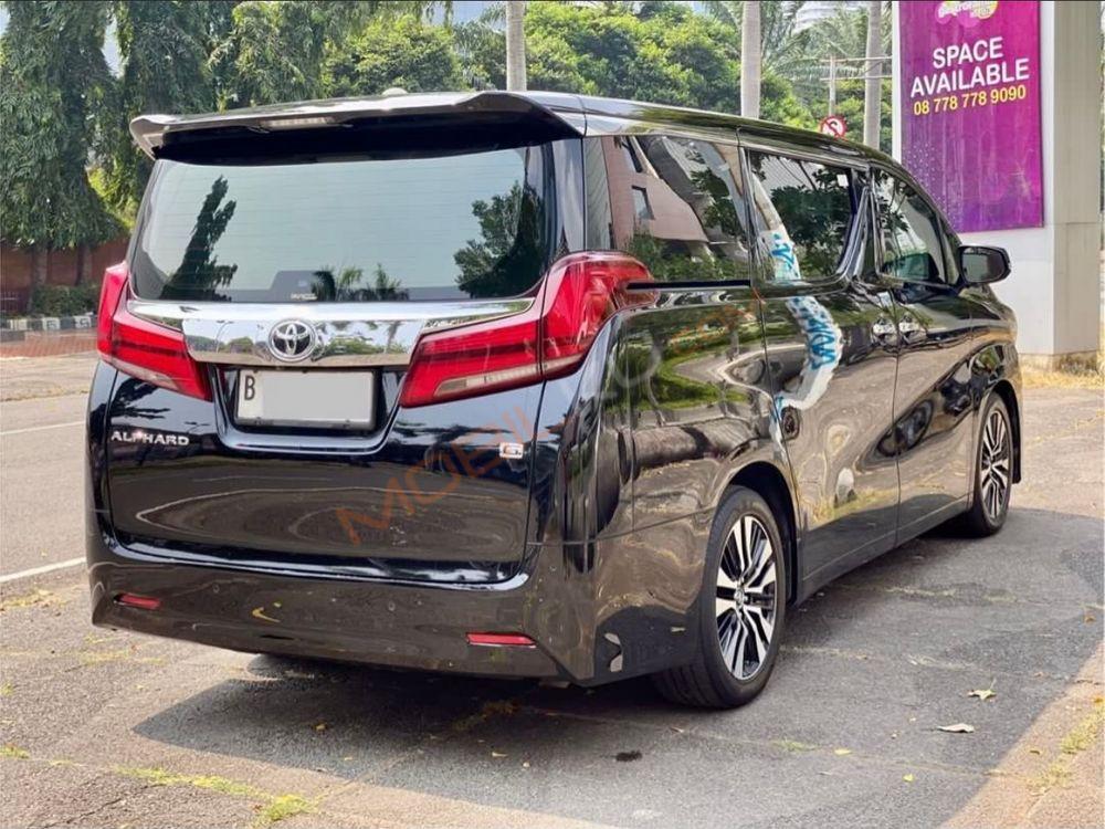 Mobil Toyota Alphard 2018