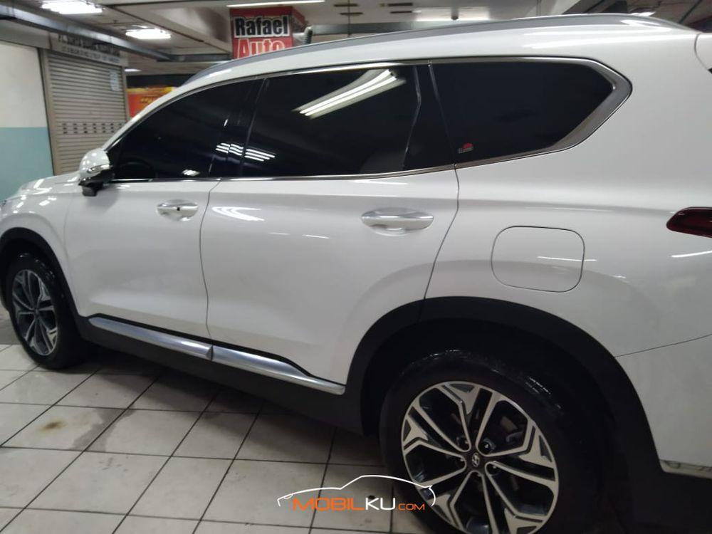 Mobil Hyundai Santa Fe 2019