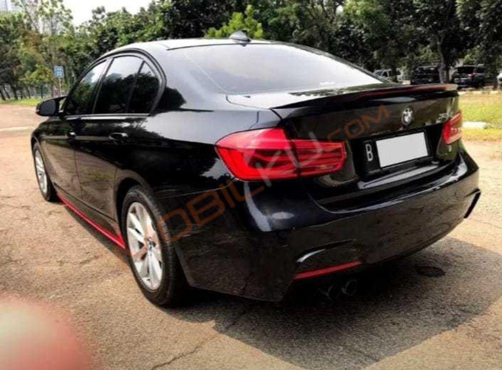 Mobil BMW 3 Series 2017