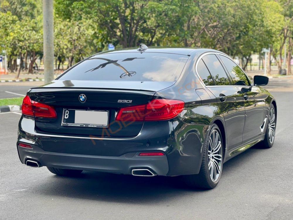 Mobil BMW 5 Series 2020