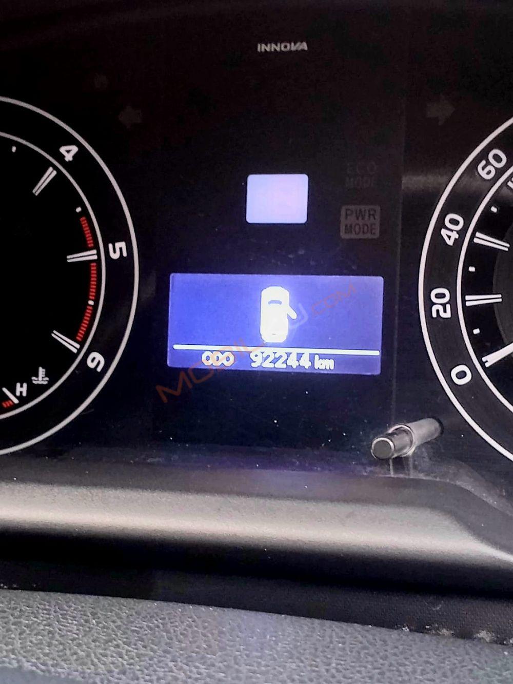 Mobil Toyota Kijang Innova 2017