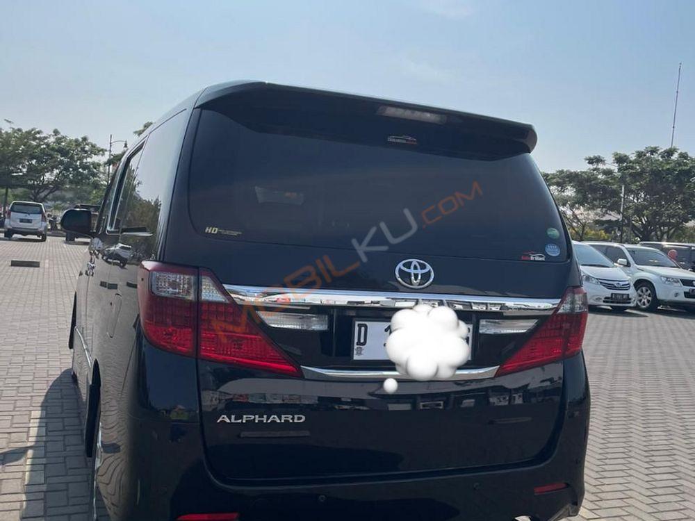 Mobil Toyota Alphard 2012