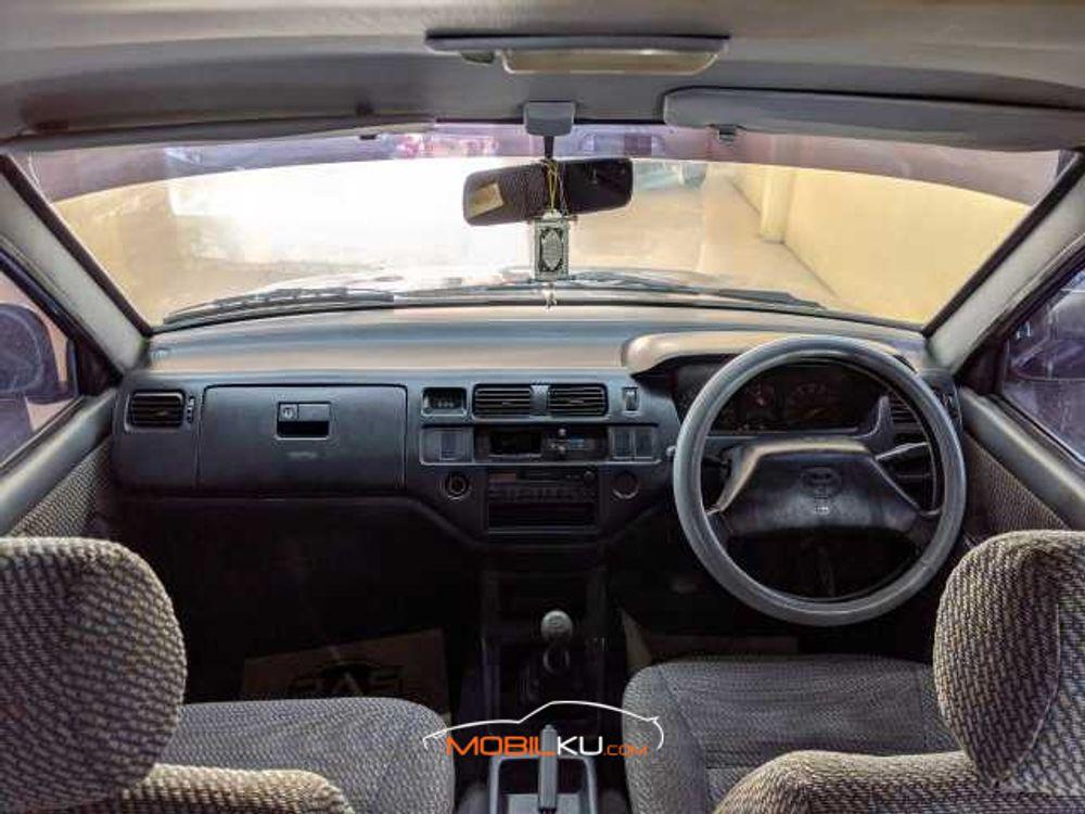 Mobil Toyota Kijang 1997
