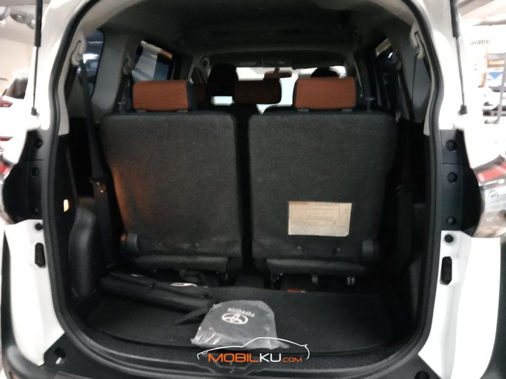 Mobil Toyota Sienta 2019