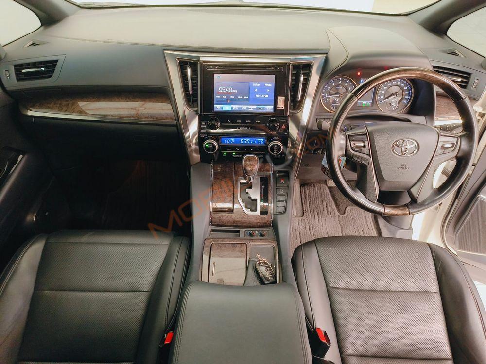 Mobil Toyota Alphard 2018