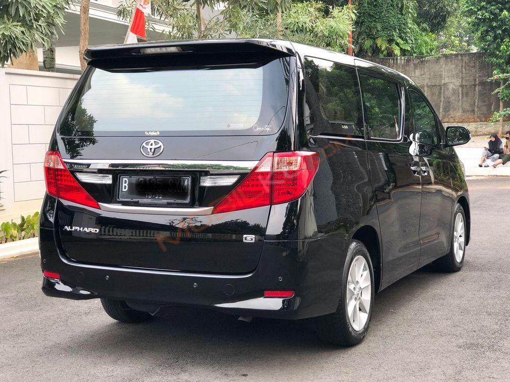 Mobil Toyota Alphard 2012