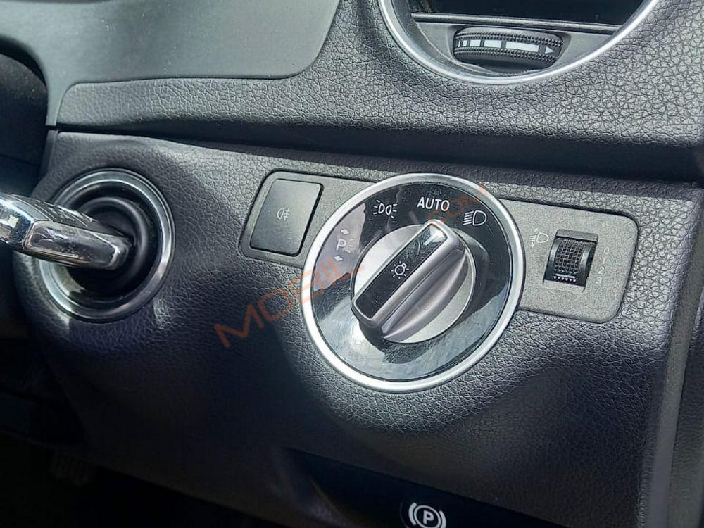 Mobil Mercedes-Benz C-Class 2013