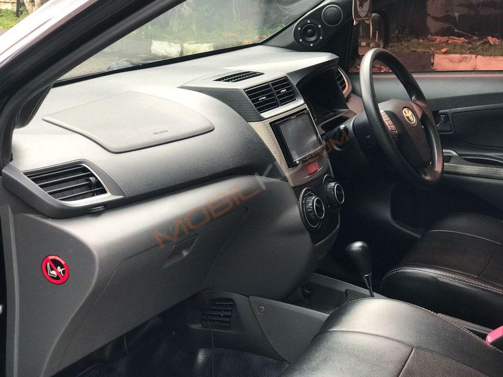 Mobil Toyota Avanza 2014