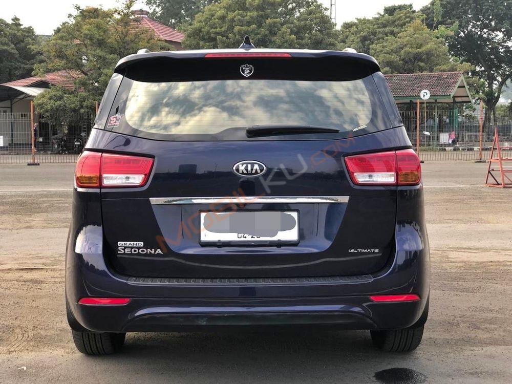 Mobil Kia Sedona 2017