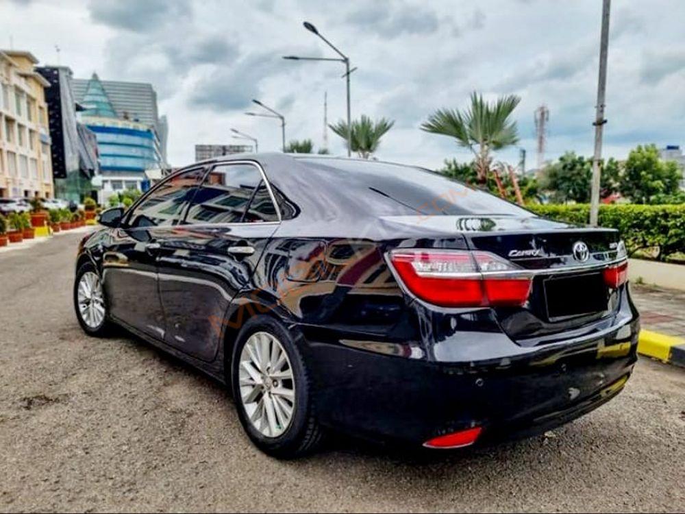 Mobil Toyota Camry 2017