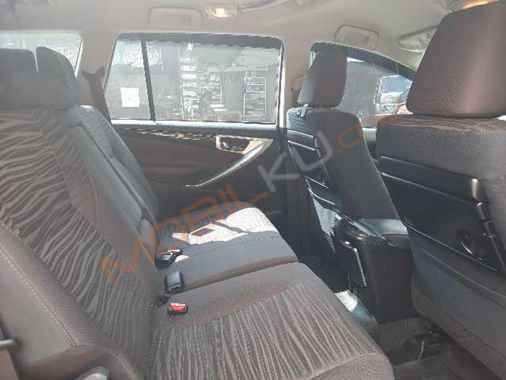 Mobil Toyota Kijang Innova 2021