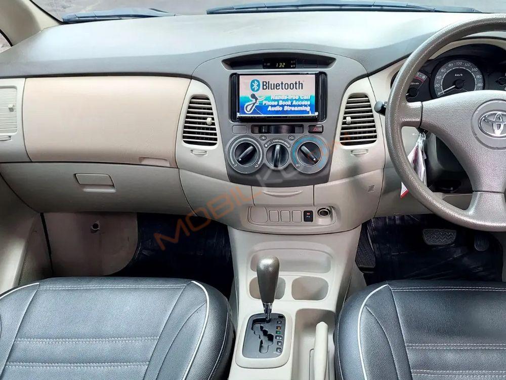 Mobil Toyota Kijang Innova 2011