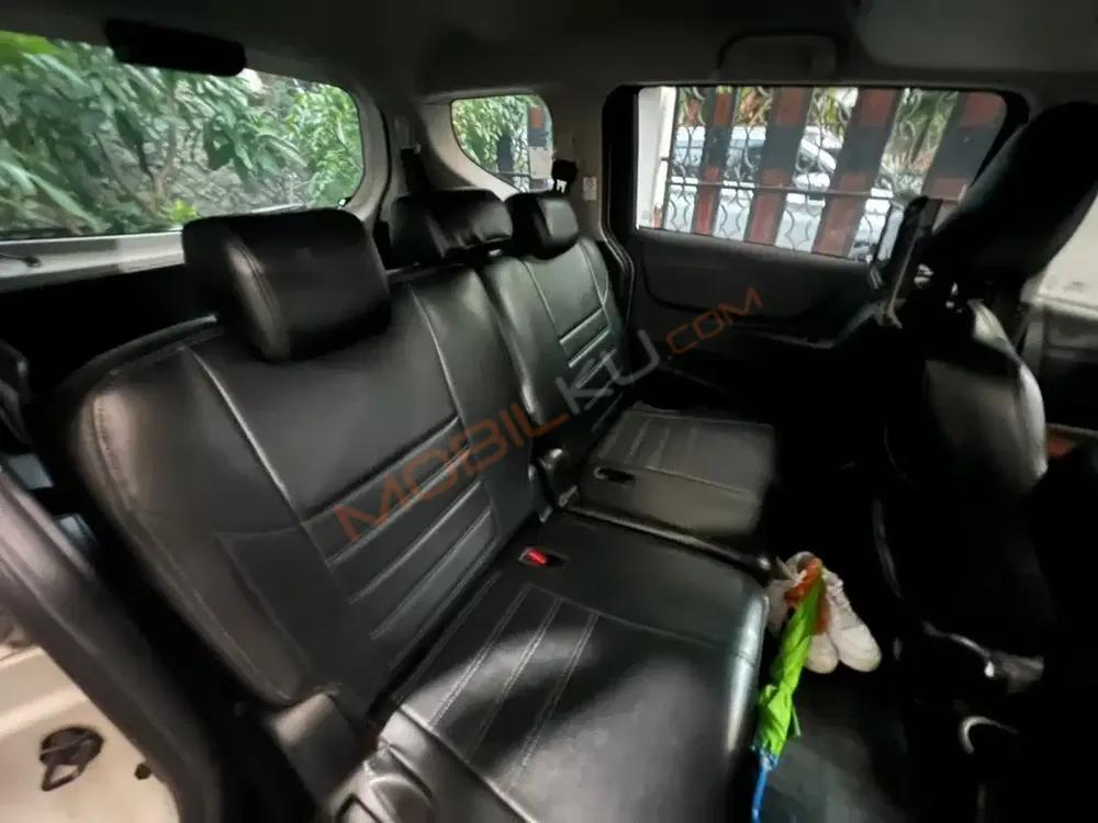 Mobil Toyota Sienta 2016